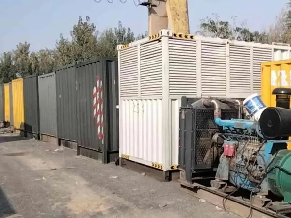 阿拉善左200KW柴油发电机机组每小时油耗是多少？